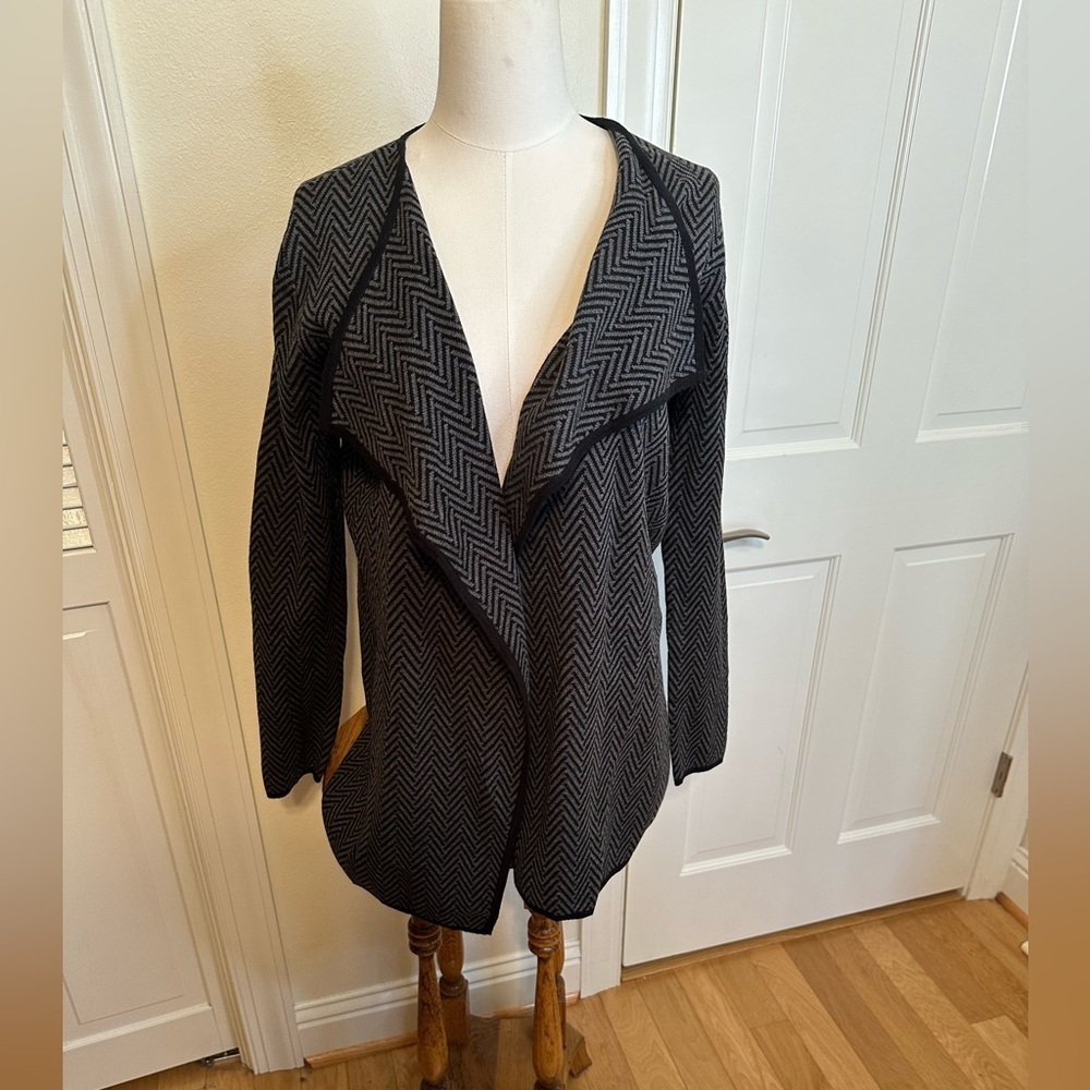 Vince Camuto Herringbone Black and Gray Cardigan Size Small NWOT